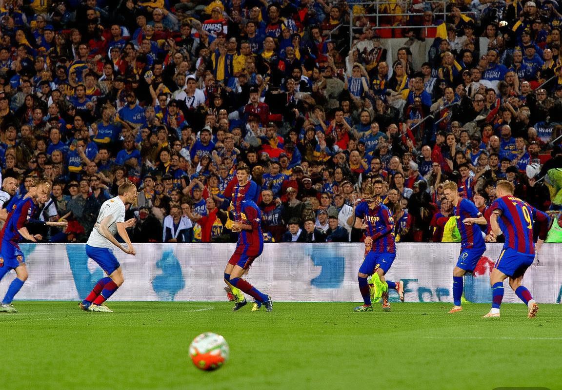 巴塞罗那VS赫罗纳巅峰对决：精彩瞬间回顾与战术解析(图2)